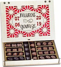 Kız İsteme Çikolatası - Büyük Boy İsimli & Tarihli Söz/Nişan için Geleneksel Anlara Tatlı Bir Dokunuş Kız İsteme Çikolatası - Büyük Boy İsimli & Tarihli Söz/Nişan için Geleneksel Anlara Tatlı Bir Dokunuş