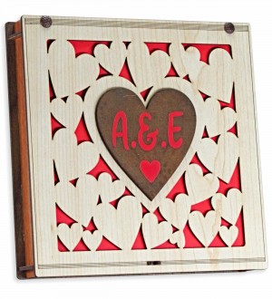 Hediyelik Çikolata - Kalplerle Süslenmiş Harfli Ahşap Kutulu - Kişisel ve Romantik Bir Tatlı Sürpriz Hediyelik Çikolata - Kalplerle Süslenmiş Harfli Ahşap Kutulu - Kişisel ve Romantik Bir Tatlı Sürpriz