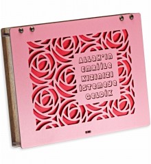 Kız İsteme Çikolatası - Gül Desenli Büyük Pembe Ahşap Kutulu - Geleneksel Anlara Zarif ve Sevgi Dolu Bir Dokunuş Kız İsteme Çikolatası - Gül Desenli Büyük Pembe Ahşap Kutulu - Geleneksel Anlara Zarif ve Sevgi Dolu Bir Dokunuş