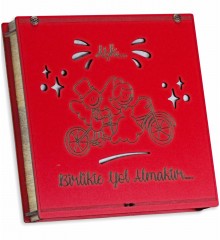 Sevgiliye Hediye Çikolata - Aşk Birlikte Yol Almaktır Yazılı, Duygulara Yol Arkadaşı Olan Lezzetli Bir Sürpriz Sevgiliye Hediye Çikolata - Aşk Birlikte Yol Almaktır Yazılı, Duygulara Yol Arkadaşı Olan Lezzetli Bir Sürpriz