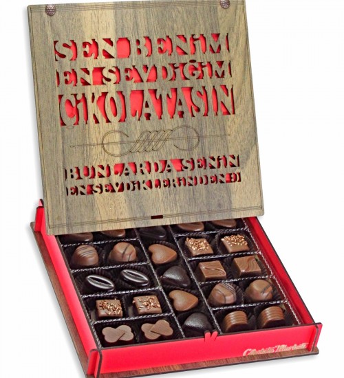 Sen Benim En Sevdiğim Çikolatamsın... Yazılı Ahşap Kutulu Hediyelik Çikolata