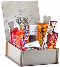 Çikolata Sepeti -Coffee Time- Yazılı 12 Parça Hediyelik Kutu ile Kahve Molalarına Lezzetli Bir Eşlikçi Çikolata Sepeti -Coffee Time- Yazılı 12 Parça Hediyelik Kutu ile Kahve Molalarına Lezzetli Bir Eşlikçi