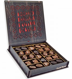 Hediyelik Çikolata - Doğum Günün Kutlu Olsun Yazılı Şık Ahşap ile Mutlu Anları Lezzetle Unutulmaz Kılın