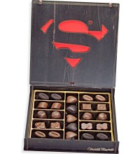 Hediyelik Çikolata Superman Logolu - Kahramanların Hediyesi! - Güçlü Aşklara Süper Tatlı Bir Mesaj