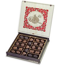 Hediyelik Kutulu Çikolata - Osmanlı Tuğralı Şık Tasarımıyla Geleneksel Zarafeti Modern Lezzetle Buluşturun