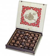 Hediyelik Kutulu Çikolata - Osmanlı Tuğralı Şık Tasarımıyla Geleneksel Zarafeti Modern Lezzetle Buluşturun
