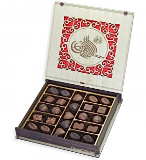 Hediyelik Kutulu Çikolata - Osmanlı Tuğralı Şık Tasarımıyla Geleneksel Zarafeti Modern Lezzetle Buluşturun