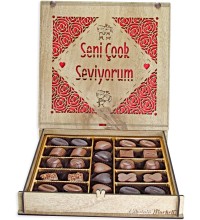 Hediye Çikolata - Seni Çok Seviyorum Gül ve Sevgili Figürü ile Aşkınızı Simgelerle Tatlı Bir Şekilde Anlatın