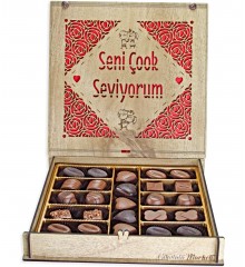 Hediye Çikolata - Seni Çok Seviyorum Gül ve Sevgili Figürü ile Aşkınızı Simgelerle Tatlı Bir Şekilde Anlatın