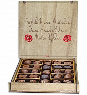 Doğum Günü Çikolatası - Mutlu Yıllar Mesajlı Ahşap Kutusuyla Kutlamalara Tatlı Bir Dokunuş