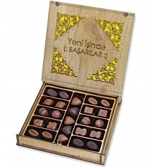 Şık Kutulu Hediyelik Çikolata -Yeni İşinde Başarılar- Yazısıyla Yeni Başlangıçlara Tatlı Bir Motivasyon Katın