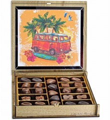 Hediyelik Çikolata - Woswos Temalı Ahşap Kutulu Özel Tasarım ile Nostaljik Bir Dokunuşla Tatlı Bir Sürpriz Hediyelik Çikolata - Woswos Temalı Ahşap Kutulu Özel Tasarım ile Nostaljik Bir Dokunuşla Tatlı Bir Sürpriz