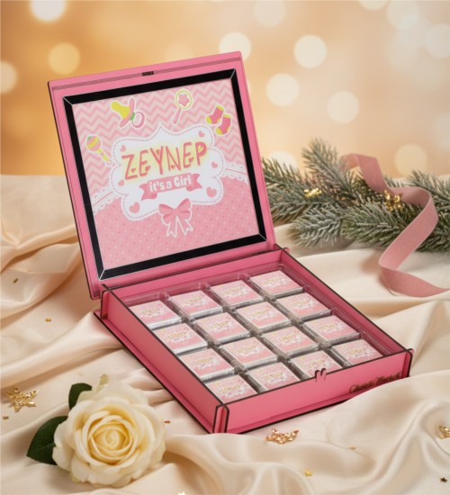 Kız Bebek Çikolatası - İsimli, Resimli ve Pembe Ahşap Kutusuyla Sevgi Dolu Bir Karşılama