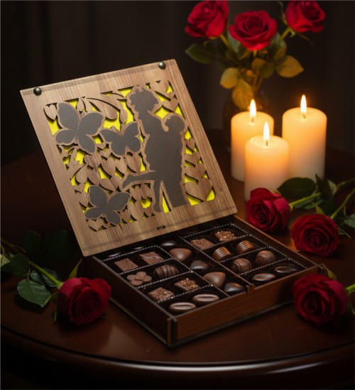 Kutulu Çikolata - Kavuşan Sevgililer Figürlü Tatlı Bir Hediye ile Birleşen Kalpler İçin Romantik ve Anlamlı Bir Seçim