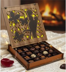 Kutulu Çikolata - Kavuşan Sevgililer Figürlü Tatlı Bir Hediye ile Birleşen Kalpler İçin Romantik ve Anlamlı Bir Seçim