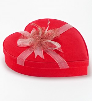 Kalpli Aşk Çikolataları | Kadife Kalp Kutuda Sevgiliye Özel ile Romantik Anlara Tatlı Bir Dokunuş Katın Kalpli Aşk Çikolataları | Kadife Kalp Kutuda Sevgiliye Özel ile Romantik Anlara Tatlı Bir Dokunuş Katın