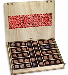 Kız İsteme Çikolatası -Selçuklu Motifi- Desenli Ahşap Kutulu - Geleneksel Zarafetle Hazırlanmış Özel Bir Hediye Kız İsteme Çikolatası -Selçuklu Motifi- Desenli Ahşap Kutulu - Geleneksel Zarafetle Hazırlanmış Özel Bir Hediye