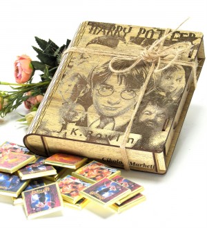 Kitap Kutulu Çikolata - Harry Potter Temalı Şık Hediyelik ile Büyülü Dünyalara Açılan Lezzetli Bir Kapı Kitap Kutulu Çikolata - Harry Potter Temalı Şık Hediyelik ile Büyülü Dünyalara Açılan Lezzetli Bir Kapı