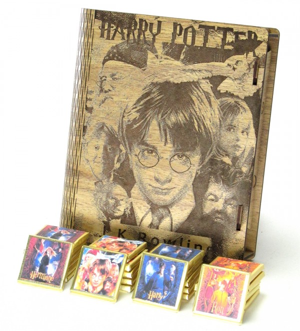 Harry Potter - Çikolata Kütüphanesi / Kitabı - Ahşap Kitap Kutulu Sargılı Madlen Çikolata - Öğretmenler Günü Hediyesi, Sevgiliye Çikolata