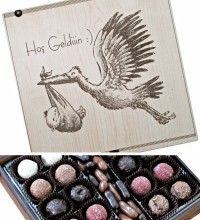 Yeni Doğan Bebek Çikolatası - Hoş Geldin Yazılı, Leylek Figürü ile Mutluluğu Tatlı Bir Sürprizle Karşılayın Yeni Doğan Bebek Çikolatası - Hoş Geldin Yazılı, Leylek Figürü ile Mutluluğu Tatlı Bir Sürprizle Karşılayın