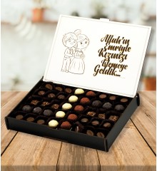 İsimli İsteme Çikolatası - Spesiyal Allah'ın Emriyle Kızınızı Almaya Geldim - Lezzet ve İnce Düşüncenin Zarif Bir Araya Gelişi İsimli İsteme Çikolatası - Spesiyal Allah'ın Emriyle Kızınızı Almaya Geldim - Lezzet ve İnce Düşüncenin Zarif Bir Araya Gelişi