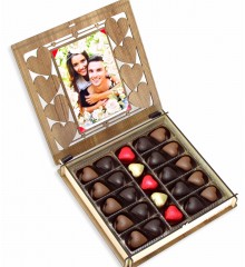Hediyelik Kutulu Kalpli Çikolatalar - Fotoğraflı Kişiye Özel ile Anılarınızı Tatlı Bir Sürprize Dönüştürün Hediyelik Kutulu Kalpli Çikolatalar - Fotoğraflı Kişiye Özel ile Anılarınızı Tatlı Bir Sürprize Dönüştürün