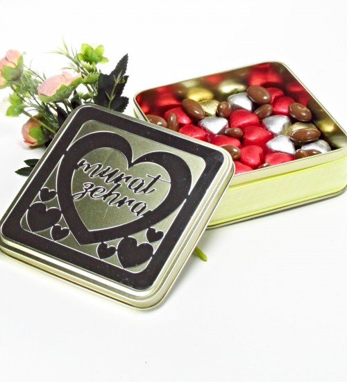 Kişiye Özel İsimli Kare Metal Kutulu Antep Fıstıklı Kalpli Çikolata