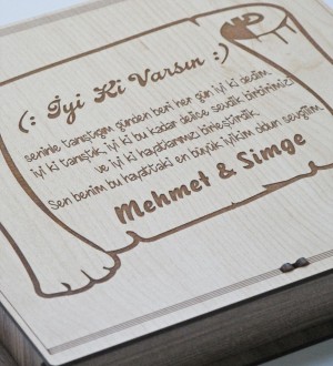 İyi Ki Varsın Yazılı, İsimli ve Şiirli Kutulu Hediye Çikolata - Kalpten Gelen Bir Armağan İyi Ki Varsın Yazılı, İsimli ve Şiirli Kutulu Hediye Çikolata - Kalpten Gelen Bir Armağan