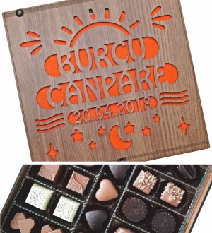 Hediyelik Çikolata - İsimli, Tarihli, Ahşap Kutulu Kişiye Özel - Anılarınızı Tatlı Bir Hatıraya Dönüştürün Hediyelik Çikolata - İsimli, Tarihli, Ahşap Kutulu Kişiye Özel - Anılarınızı Tatlı Bir Hatıraya Dönüştürün