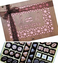 Söz ve Kız İsteme Çikolatası - Harfli, Tarihli, Büyük Boy Kutulu Tatlı Hediye - Özel Anlara Özel Bir Dokunuş Söz ve Kız İsteme Çikolatası - Harfli, Tarihli, Büyük Boy Kutulu Tatlı Hediye - Özel Anlara Özel Bir Dokunuş
