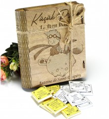 Kitap Kutulu Hediyelik Çikolata - Küçük Prens Temasıyla Masalsı Bir Tatlı Hikayeye Davet Edin Kitap Kutulu Hediyelik Çikolata - Küçük Prens Temasıyla Masalsı Bir Tatlı Hikayeye Davet Edin