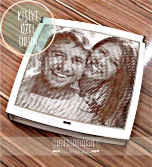 Kutulu Hediye Çikolata - Lazer İşlemeli Fotoğraflı Kişiye Özel - Anılarınızı Tatlı Bir Sanata Dönüştürün Kutulu Hediye Çikolata - Lazer İşlemeli Fotoğraflı Kişiye Özel - Anılarınızı Tatlı Bir Sanata Dönüştürün