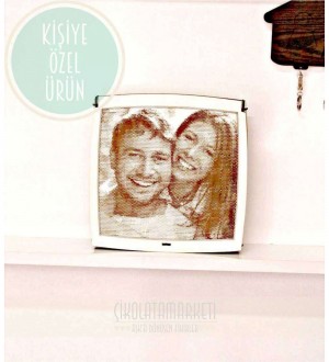 Kutulu Hediye Çikolata - Lazer İşlemeli Fotoğraflı Kişiye Özel - Anılarınızı Tatlı Bir Sanata Dönüştürün Kutulu Hediye Çikolata - Lazer İşlemeli Fotoğraflı Kişiye Özel - Anılarınızı Tatlı Bir Sanata Dönüştürün