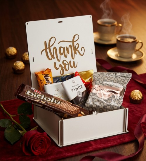 Hediye Çikolata Sepeti - Teşekkürler Yazılı Şık Ahşap Kutulu - Minnettarlığınızı Tatlı Bir Sunumla Gösterin