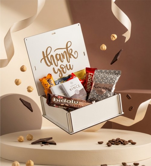 Hediye Çikolata Sepeti - Teşekkürler Yazılı Şık Ahşap Kutulu - Minnettarlığınızı Tatlı Bir Sunumla Gösterin