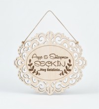 Kapı İsimliği - Doğal Renkli Ahşap, Kişiye Özel Lazer Tasarım ile Evinize Özgün Bir Dokunuş Katın