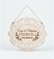 Kapı İsimliği - Doğal Renkli Ahşap, Kişiye Özel Lazer Tasarım ile Evinize Özgün Bir Dokunuş Katın