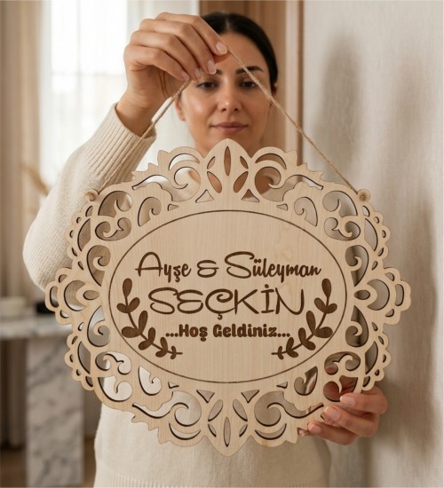 Kapı İsimliği - Doğal Renkli Ahşap, Kişiye Özel Lazer Tasarım ile Evinize Özgün Bir Dokunuş Katın