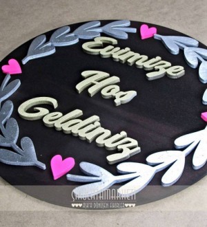 Kapı Süsü - Evimize Hoş Geldiniz Yazılı Ağaç ve Kalp Detaylı - Sıcacık ve Samimi Bir Karşılama Sunun Kapı Süsü - Evimize Hoş Geldiniz Yazılı Ağaç ve Kalp Detaylı - Sıcacık ve Samimi Bir Karşılama Sunun