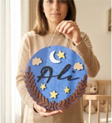 İsimli Ahşap Kapı Süsü - Erkek Bebek/Çocuk Odası İçin Mavi Tonlarıyla Huzurlu Bir Ortam Yaratın