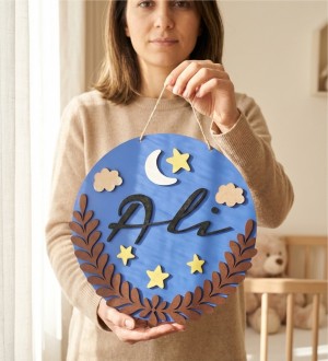 İsimli Ahşap Kapı Süsü - Erkek Bebek/Çocuk Odası İçin Mavi Tonlarıyla Huzurlu Bir Ortam Yaratın