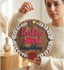 İsimli Dış Kapı Süsü -Hoş Geldiniz- Yazılı 35cm Çapında Ahşap ile Evinizin Girişine Zarif Bir Dokunuş