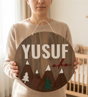 İsimli Kapı Süsü - Dağ Manzaralı, Erkek Bebek / Çocuk Odası ile Doğanın Huzurunu Minik Odanıza Taşıyın