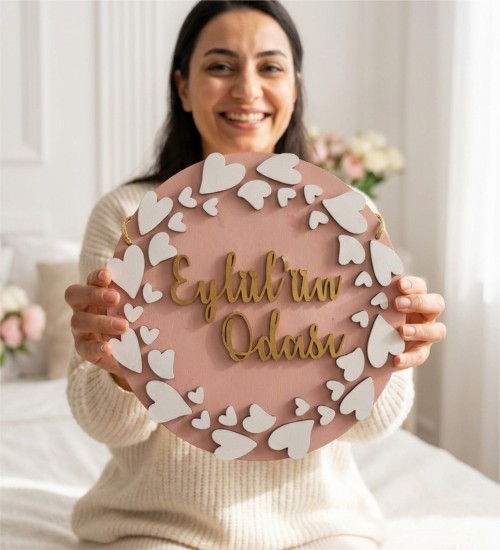 İsimli Kapı Süsü - Kalpli Tasarım Ahşap Kız Bebek/Çocuk Odası için Sevgi Dolu Bir Karşılama