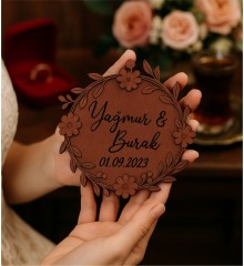 Ahşap Magnet - İsimli Tarihli Nikah Nişan Düğün Kına Model 3 ile Klasik Şıklıkta Kalıcı Bir Anı Bırakın Ahşap Magnet - İsimli Tarihli Nikah Nişan Düğün Kına Model 3 ile Klasik Şıklıkta Kalıcı Bir Anı Bırakın