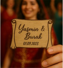 Ahşap Magnet -Sultan Fermanı- İsimli Tarihli Nikah Nişan Kına İçin Osmanlı Esintili Zarif ve Anlamlı Bir Hatıra Ahşap Magnet -Sultan Fermanı- İsimli Tarihli Nikah Nişan Kına İçin Osmanlı Esintili Zarif ve Anlamlı Bir Hatıra