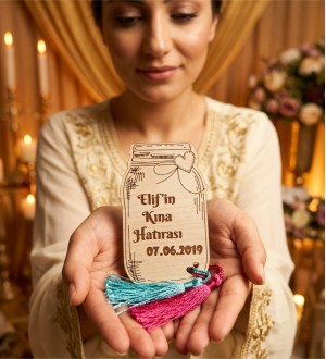 Ahşap Magnet - Kavanoz Figürlü İsimli ve Tarihli - Nikah / Nişan / Kına İçin Sıradışı Tasarımıyla Fark Yaratan Tatlı Bir Anı