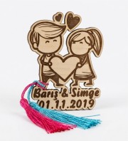 Ahşap Magnet - Sevgili Figürlü İsimli ve Tarihli - Nikan / Nişan / Kına Gibi Özel Günlerinize Romantik ve Kalıcı Bir Hatıra