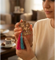 Ahşap Magnet - Sevgili Figürlü İsimli ve Tarihli - Nikan / Nişan / Kına Gibi Özel Günlerinize Romantik ve Kalıcı Bir Hatıra