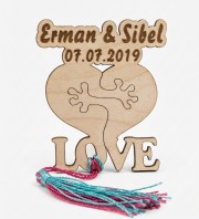 Ahşap Söz Magneti - Sarılan Kalpler Figürlü İsimli ve Tarihli Sevgi Dolu Anlarınıza Anlamlı Bir Dokunuş